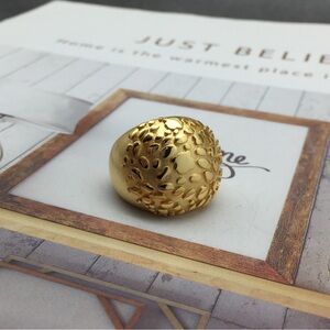 Elegant Gold Textured Ring 8